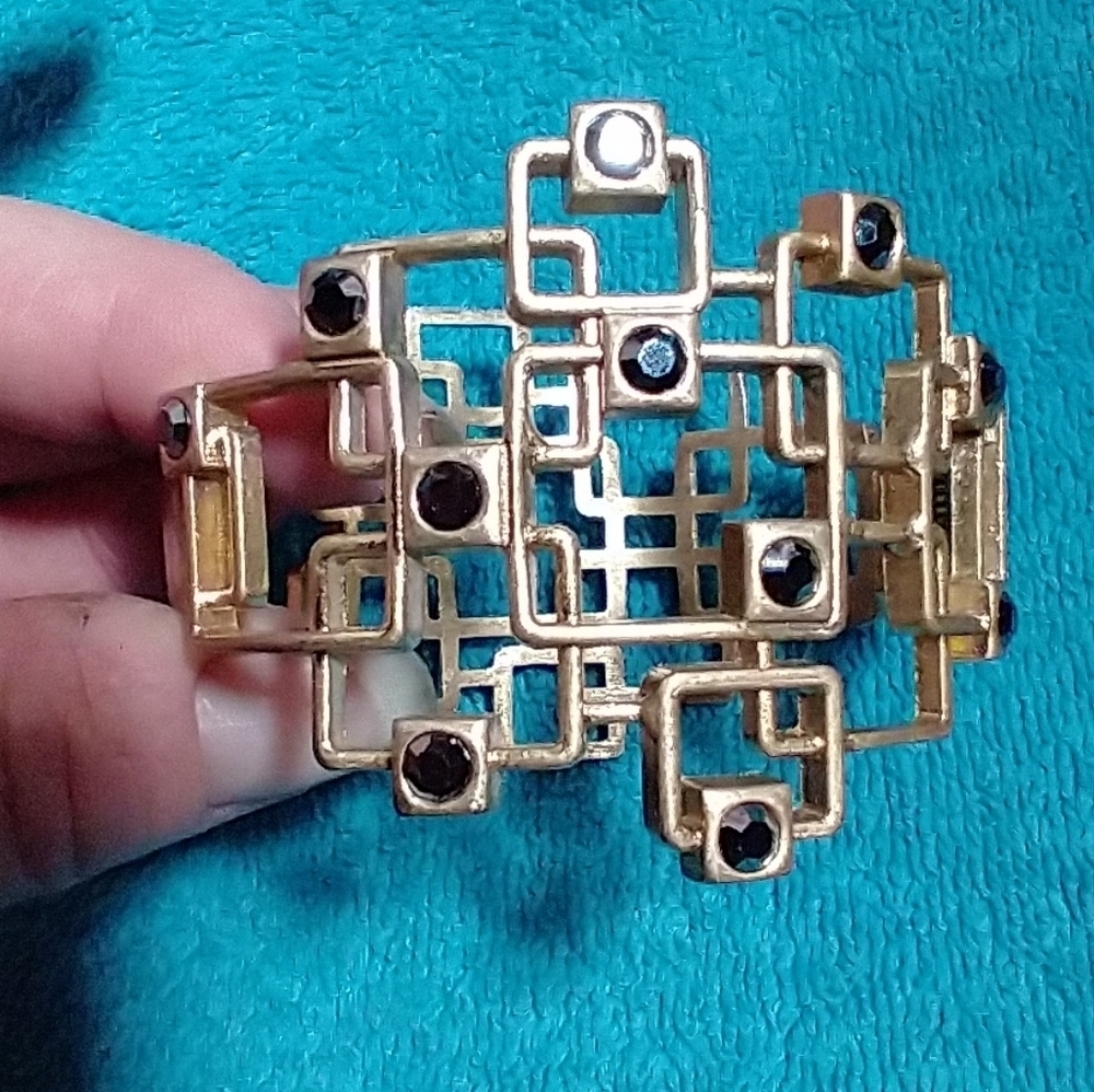 Geometric Goldtone and Black Crystal Magnetic Clasp Spring Bracelet Vintage